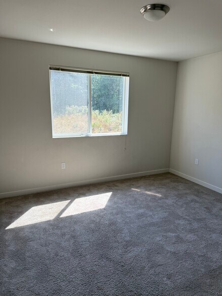 Building Photo - 148 Valley Creek Dr