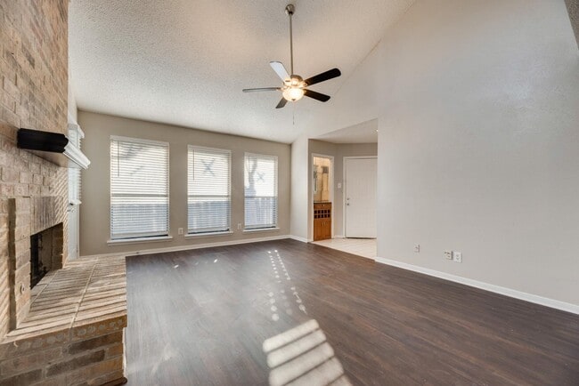 Building Photo - 620 Via Miramonte