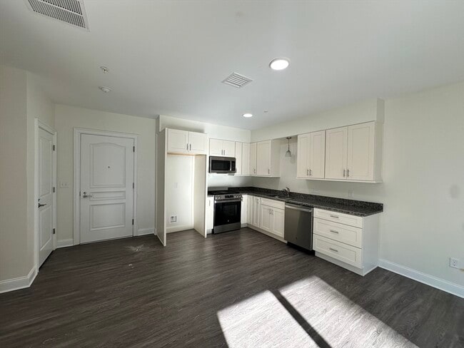 Primary Photo - 10 Franklin Ave