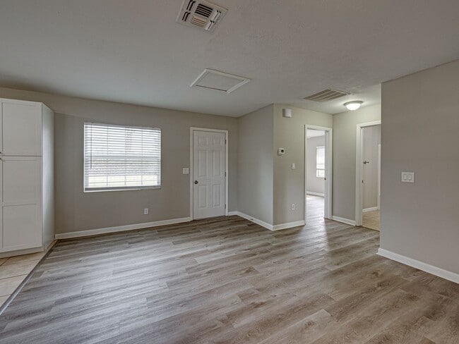 Building Photo - Discover the charm of this delightful home nestled in the serene and welcoming community of North...