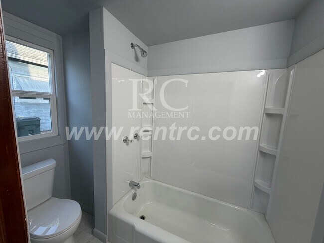 Building Photo - 121 Warrington-