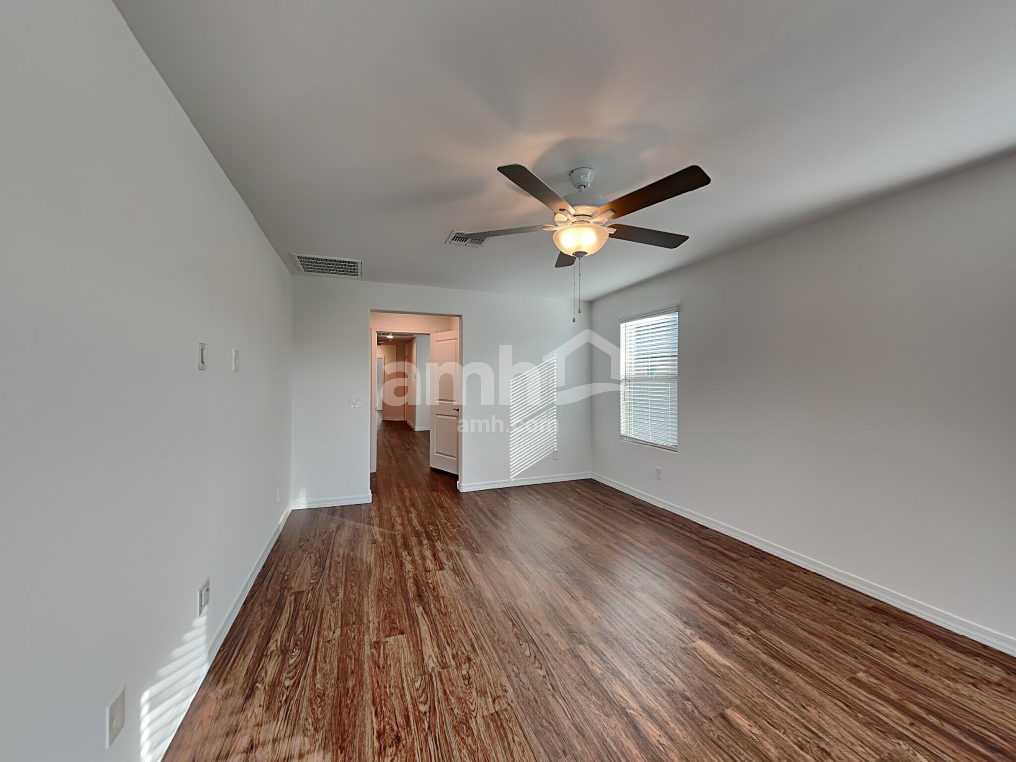 Building Photo - 831 S 150th Dr