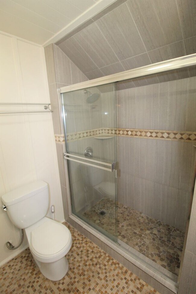 Building Photo - Downtown Ventura Bungalow with Beautiful Y...