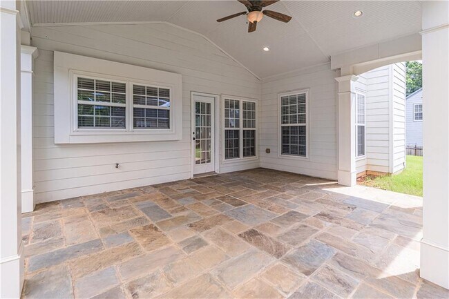 Building Photo - 230 Albrighton Ct