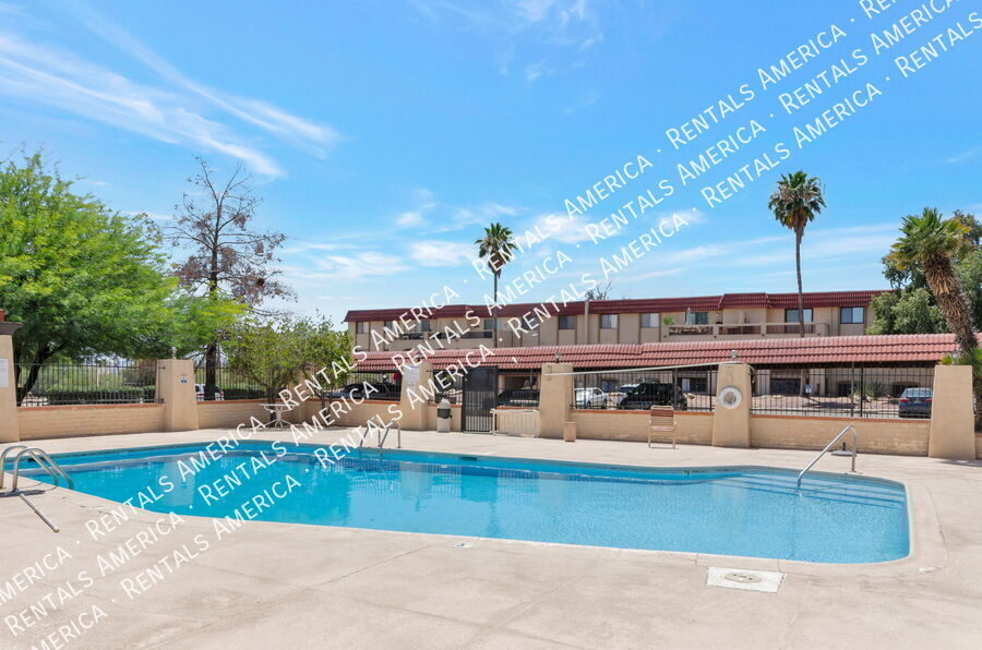 Building Photo - 6332 N Barcelona Ln