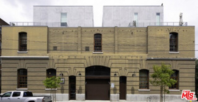 Building Photo - 940 E 2nd St
