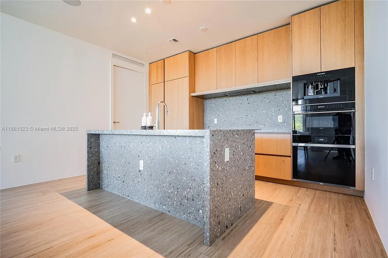 Building Photo - 8701 Collins Ave