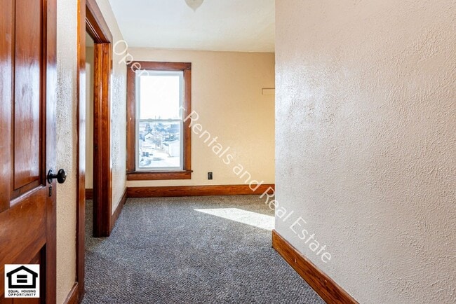 Building Photo - 4 bedroom home now available!