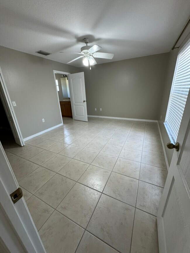 Building Photo - 361 Del Monte Rd