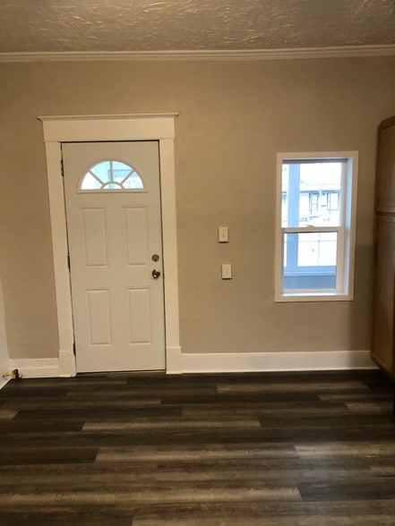 Building Photo - 507 Douglas St