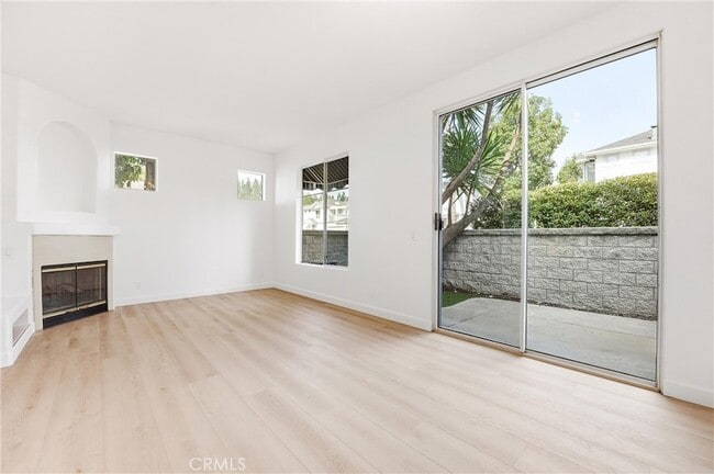 Building Photo - 2 Carlsbad Ln