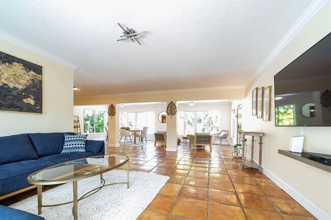 Building Photo - 2101 NE 15th St