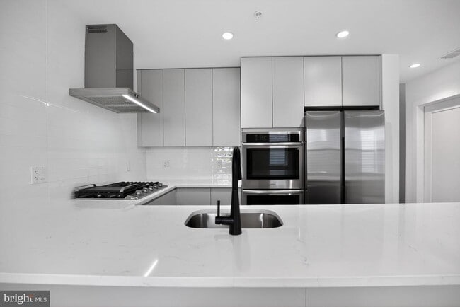 Building Photo - 635 N 7th St