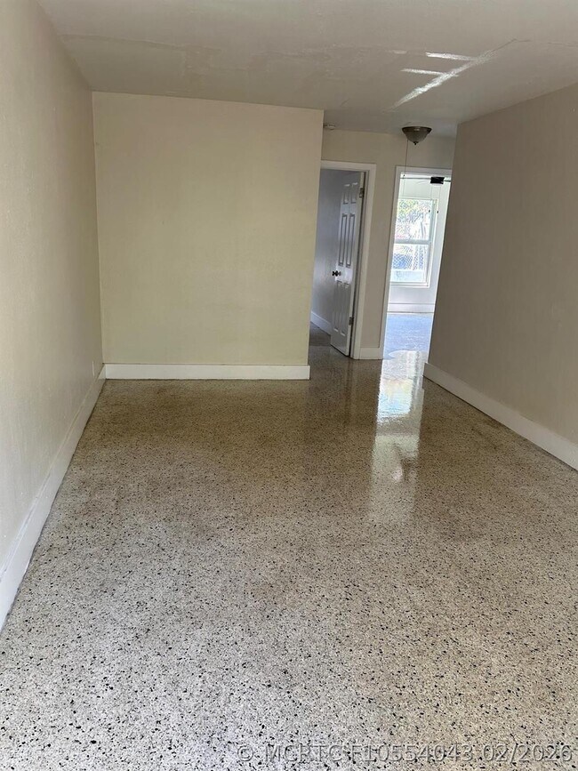 Building Photo - 709 8th St