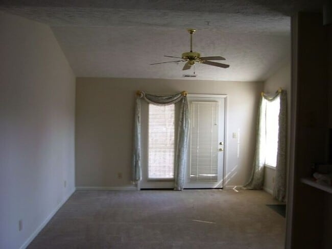 Building Photo - 275 Waterdown Dr