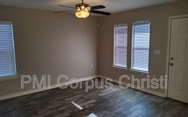 Building Photo - 2934 Carver Dr
