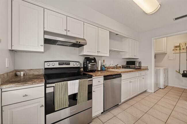 Building Photo - 6404 Burgoyne Dr.