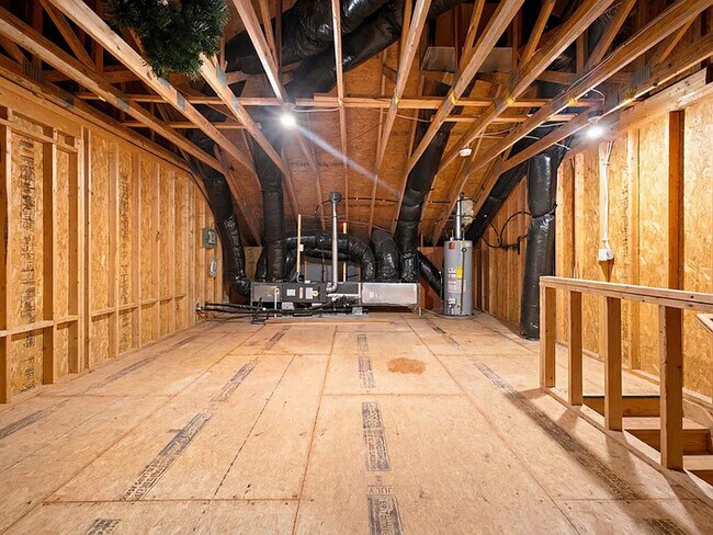 Building Photo - Lease OR Lease to Own