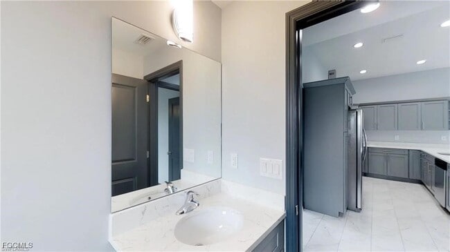 Building Photo - 1315 NE 8th Pl