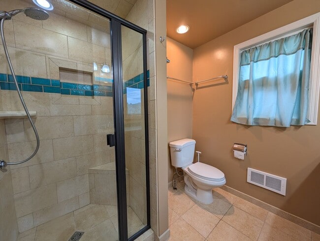 Building Photo - Unfurnished Auke Bay Home, 3BD+Den, 2BA, H...