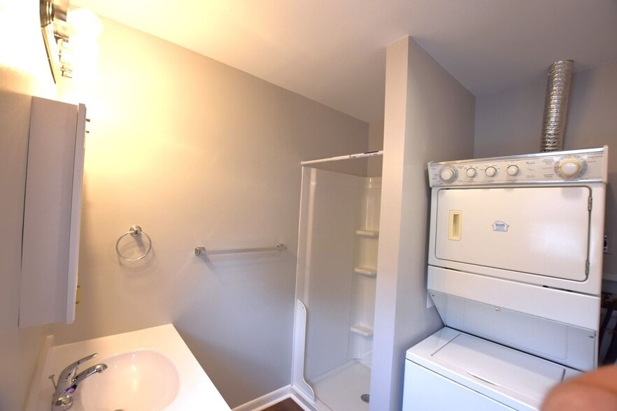 Building Photo - 13 SE 2nd St