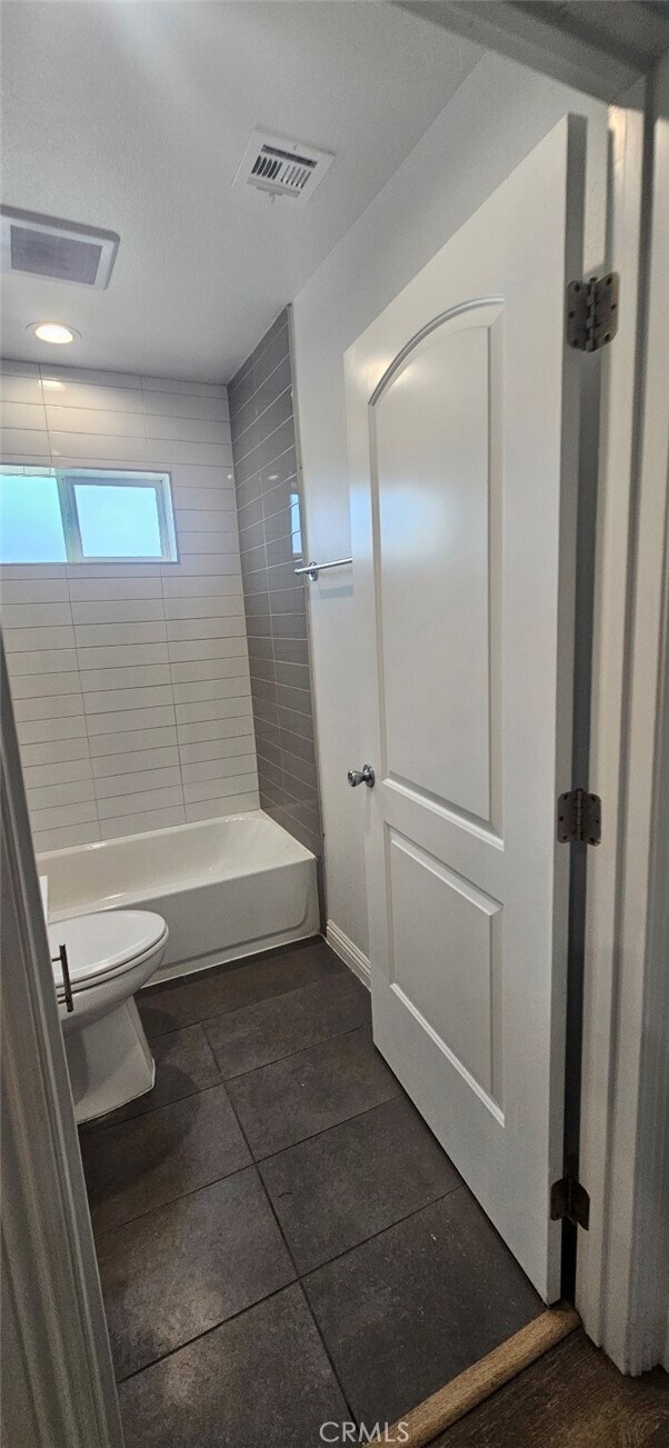 Building Photo - 211 W 43rd St