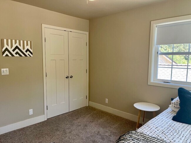 Building Photo - Modern 3 Bedroom 2.5 Bathroom House Close to Downtown Nevada City