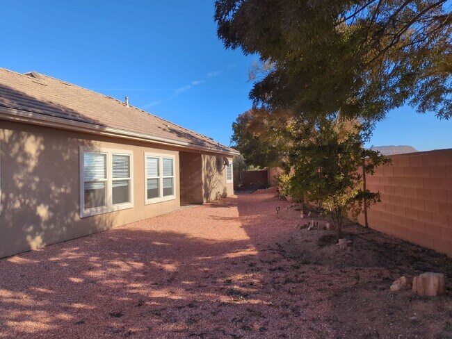 Building Photo - 2572 S 500 W