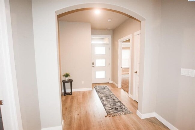 Building Photo - Low-Maintenance Living with Modern Comfort