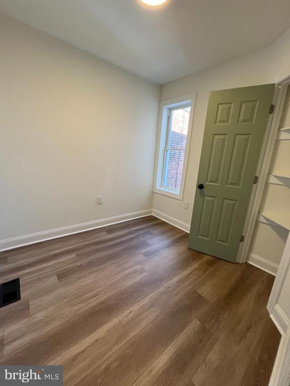 Building Photo - 533 S Salford St