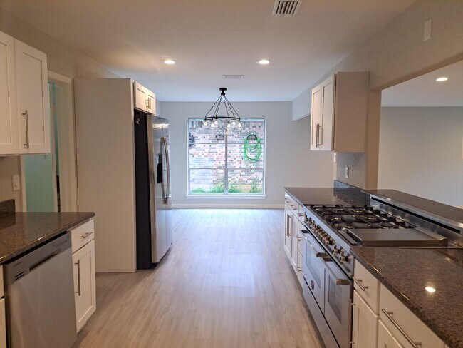Building Photo - Updated 4 Bedroom / 2 Bath / 2 Car Garage