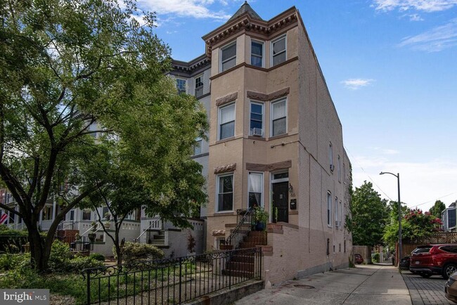 Primary Photo - 66 Bryant St NE