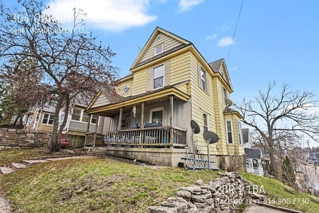 Building Photo - 304 Quimby St NE