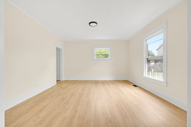 Building Photo - 3 bedroom house in Kendallville! CHRISTMAS SPECIAL!!