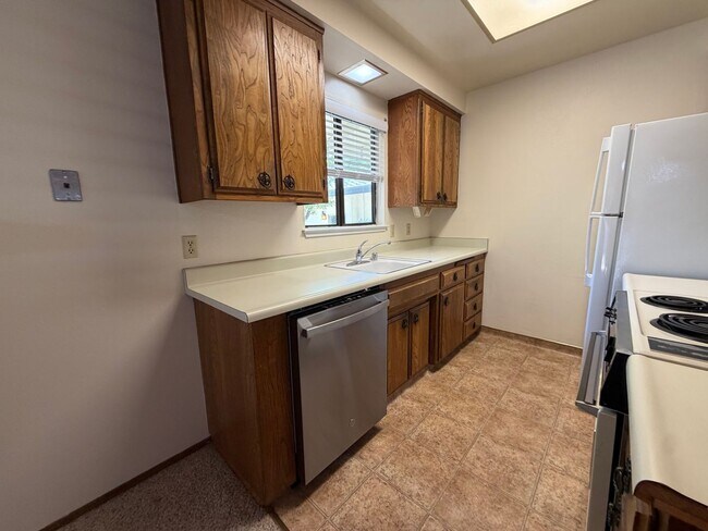 Building Photo - 7739 Southcliff Dr