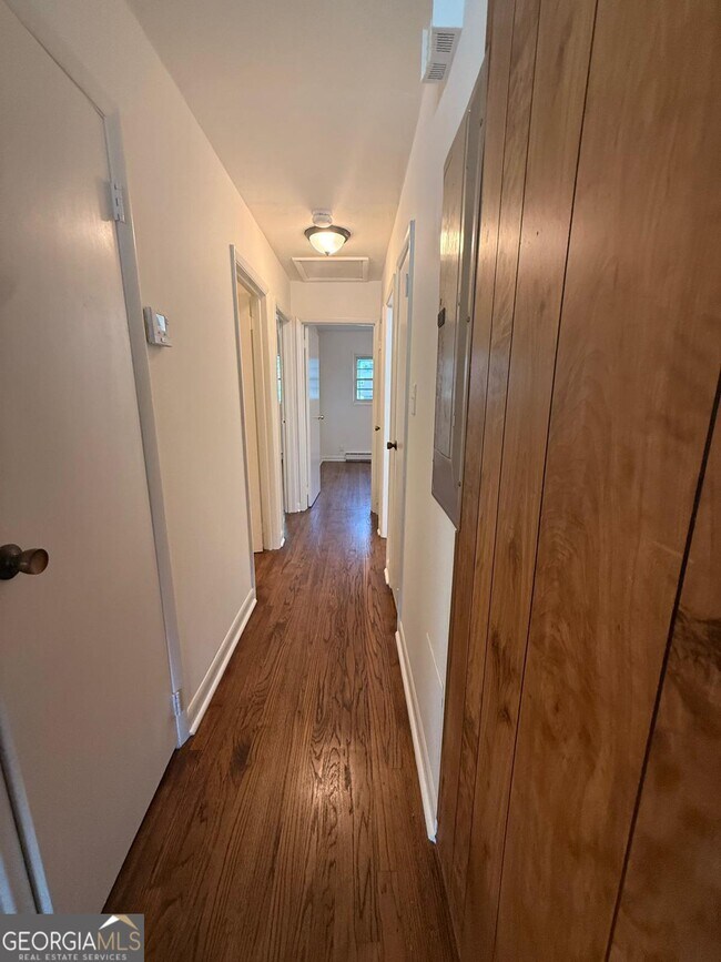Building Photo - 6646 Wolf River Ct