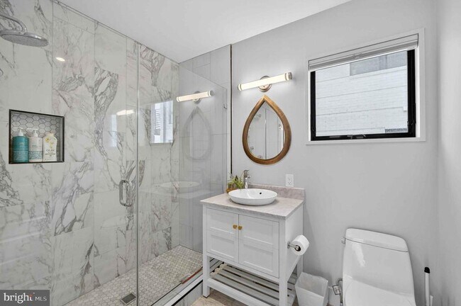 Building Photo - 911 S Oak St