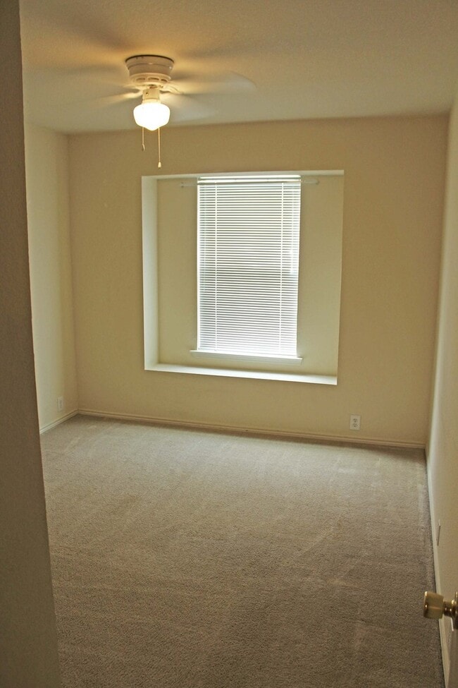 Building Photo - Lovely 3 BR 2 BA Home for Lease in Cross Oak Ranch Addition