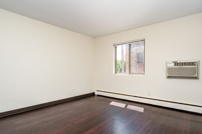 Interior Photo - 2009 Bryant Ave S