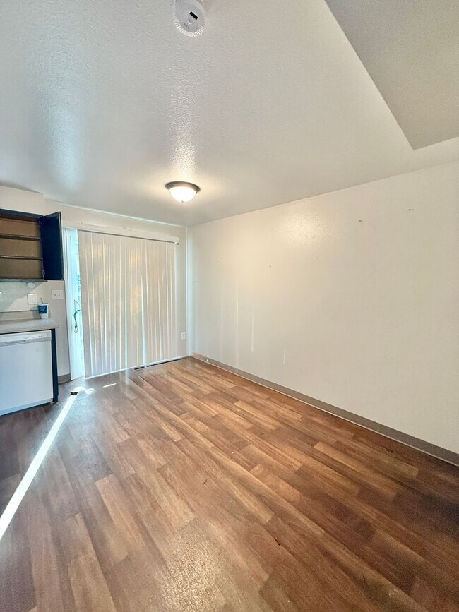 Building Photo - 1209 Delaware Dr