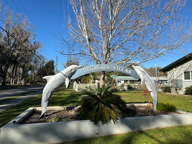 Primary Photo - 1412 SE Paradise Ave