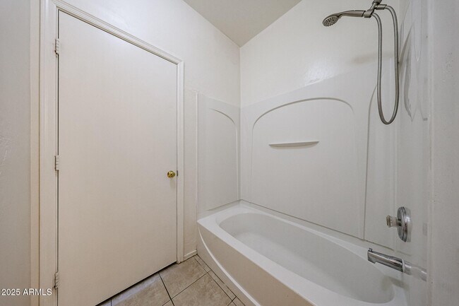 Building Photo - 44115 Askew Dr