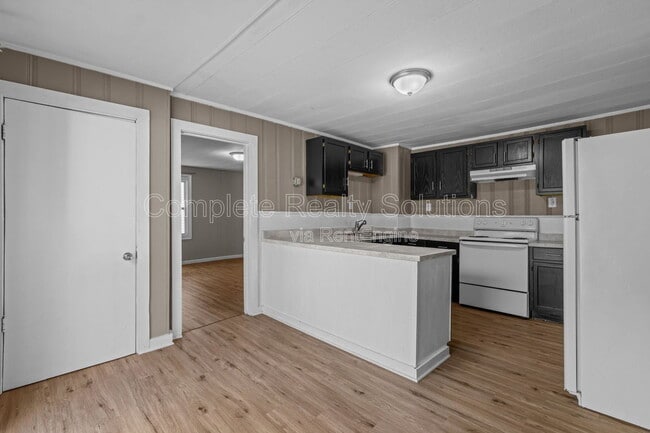 Building Photo - 2724 Pasteur Ave