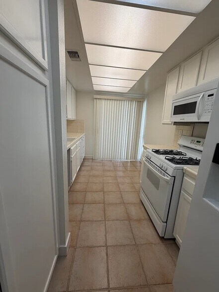 Building Photo - 18241 Andrea Cir N