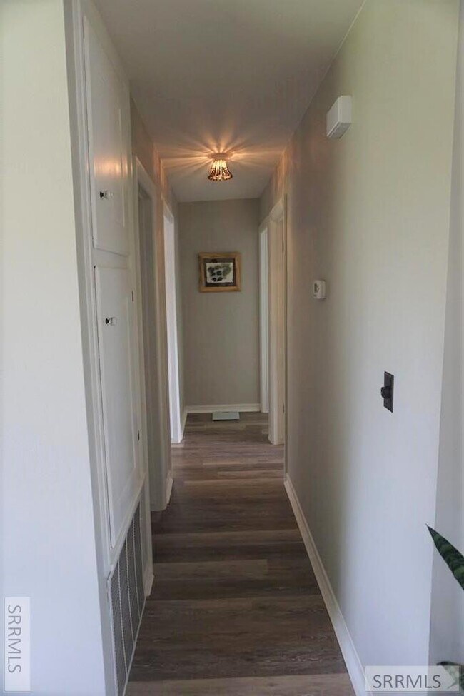 Building Photo - 613 Sykes Dr