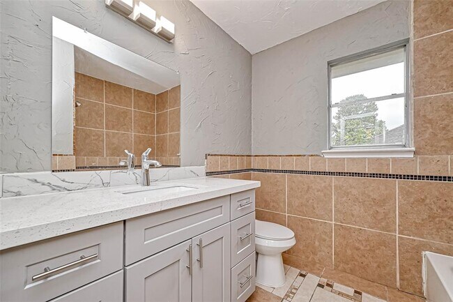 Building Photo - 9831 Orangevale Dr