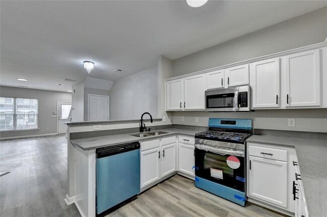 Building Photo - 903 Redwood Dr