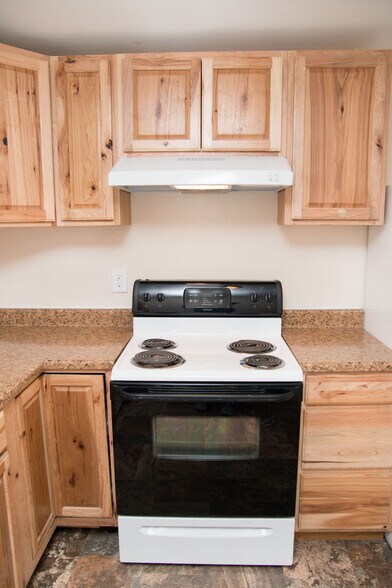 Building Photo - 801 Diamond Ct
