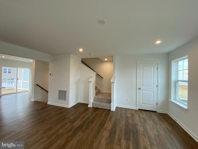 Building Photo - 415 Aragon Dr