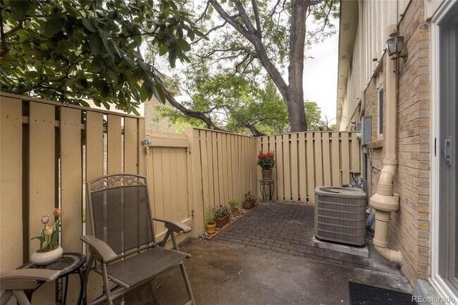 Building Photo - 5060 E Hinsdale Pl